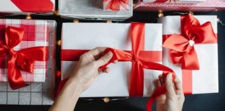 5 affordable Christmas gift ideas for art lovers https://www.pov21.com/affordable-christmas-gifts-art/